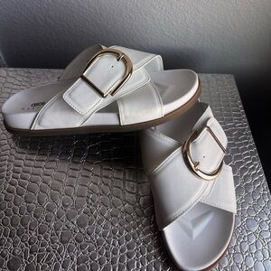 ASOS DESIGN wide fir flash buckle cross camp sandals in white